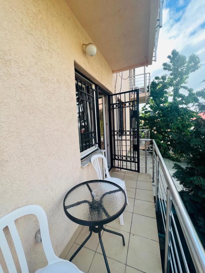 Guest House Velania Pristina Exterior foto