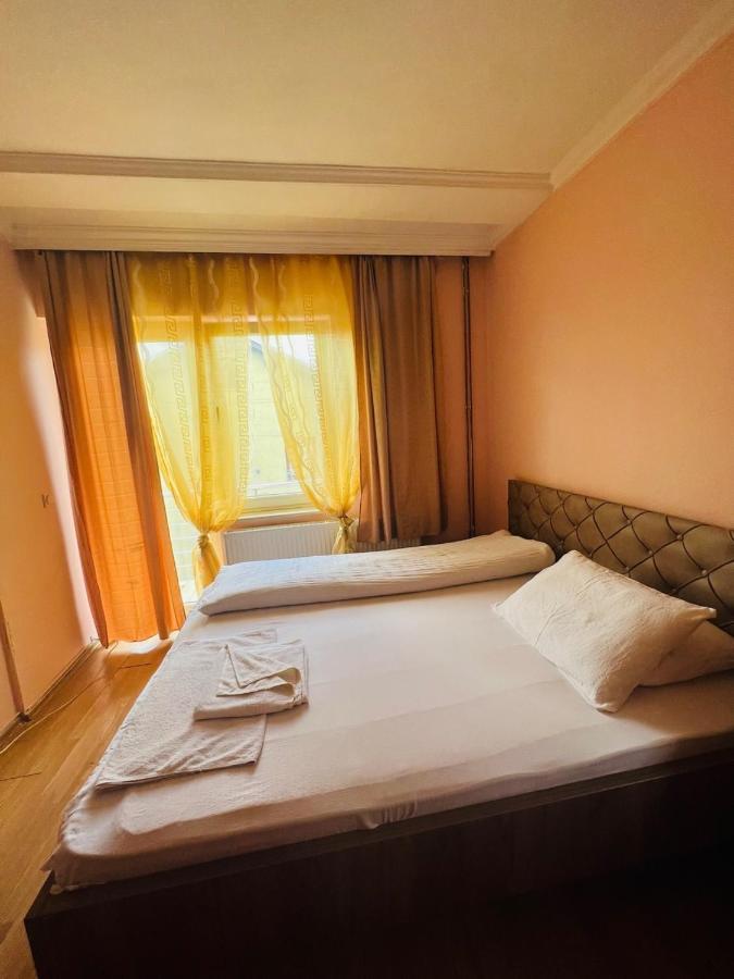 Guest House Velania Pristina Exterior foto