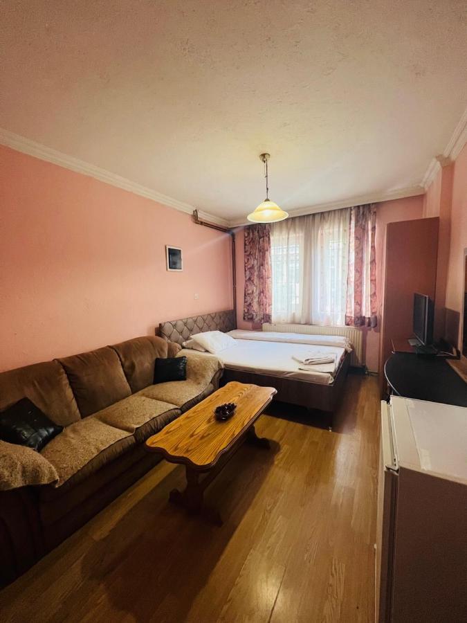 Guest House Velania Pristina Exterior foto