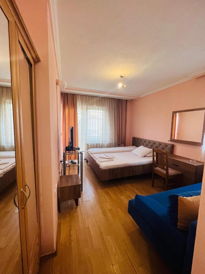 Guest House Velania Pristina Exterior foto