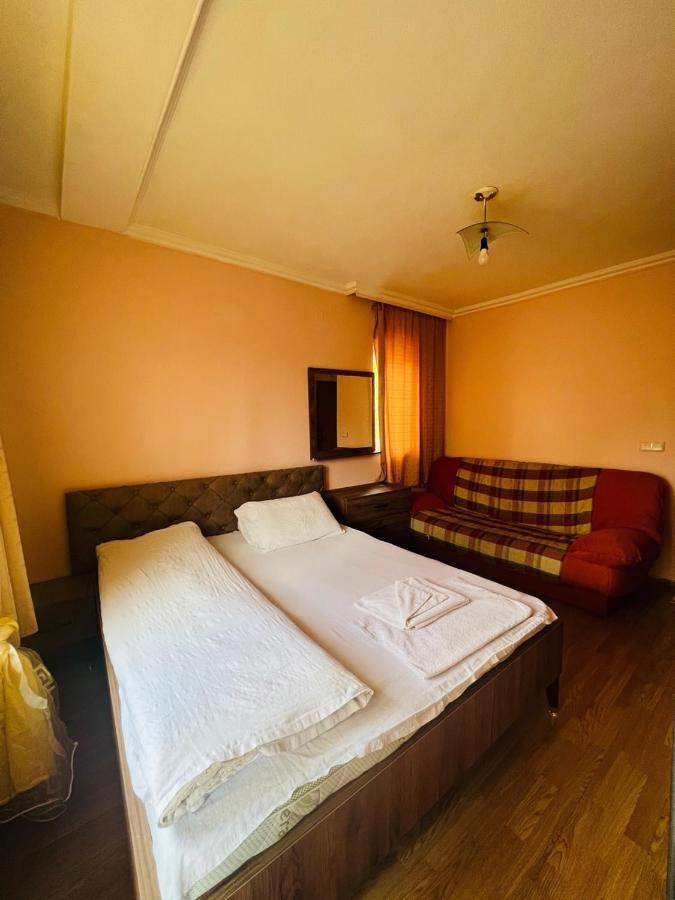 Guest House Velania Pristina Exterior foto