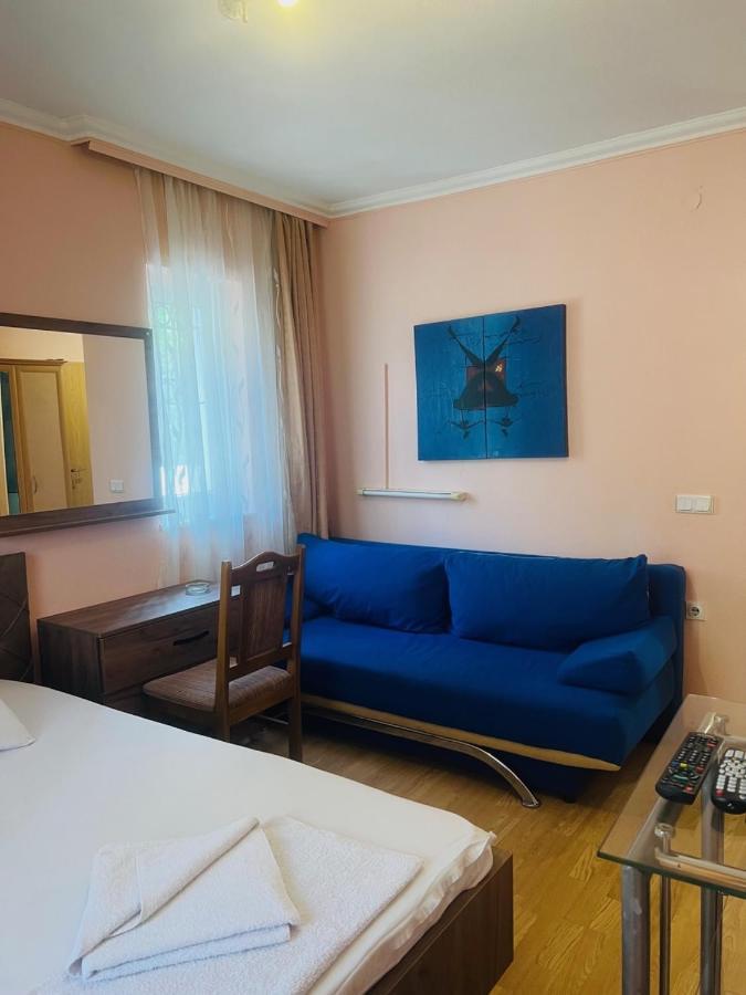 Guest House Velania Pristina Exterior foto